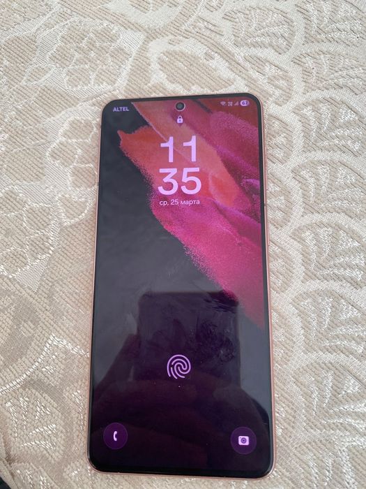 Продам Samsung Galaxy S21.