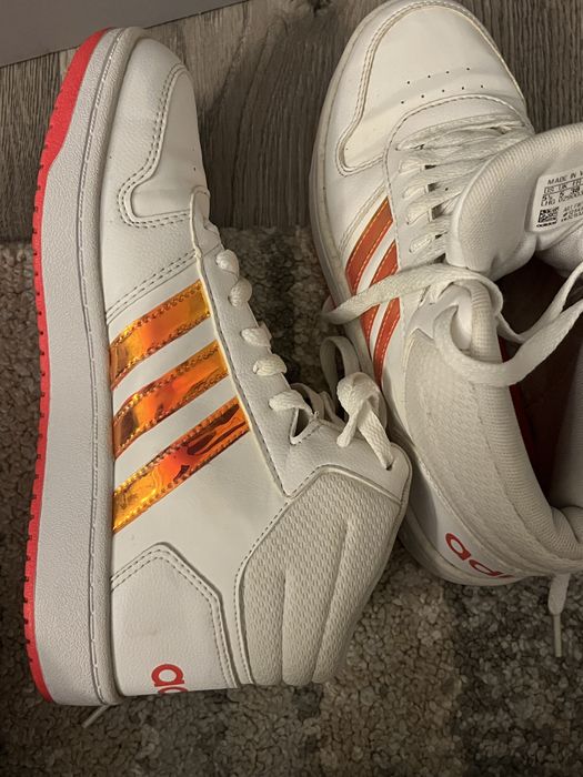 Vând adidași adidas