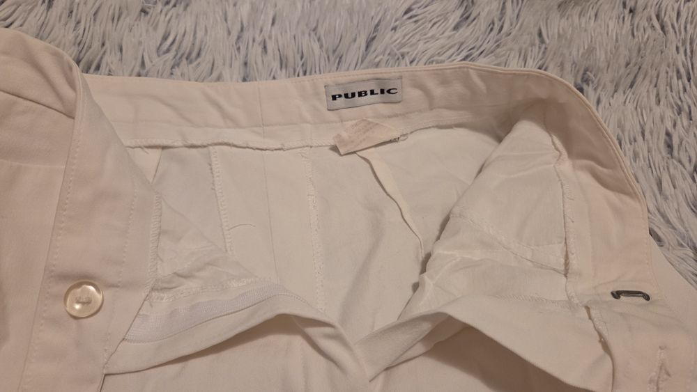 Pantaloni albi din material lejer