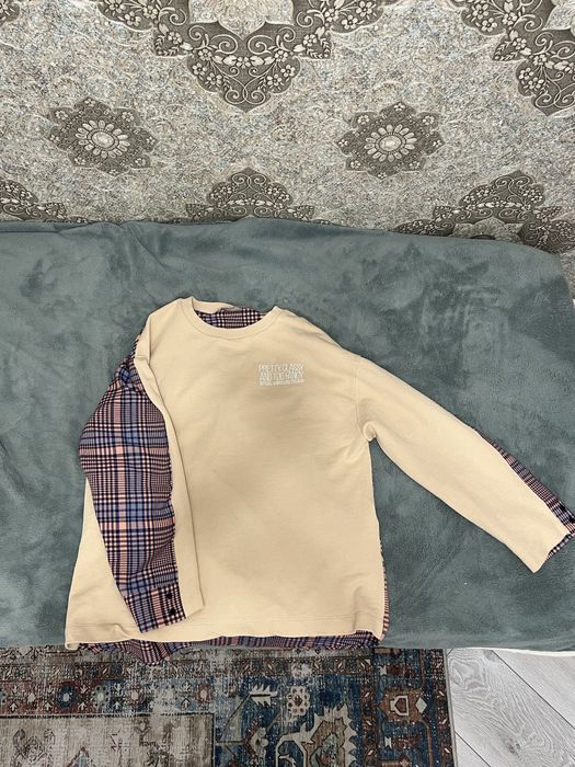 кофта с интересным принтом