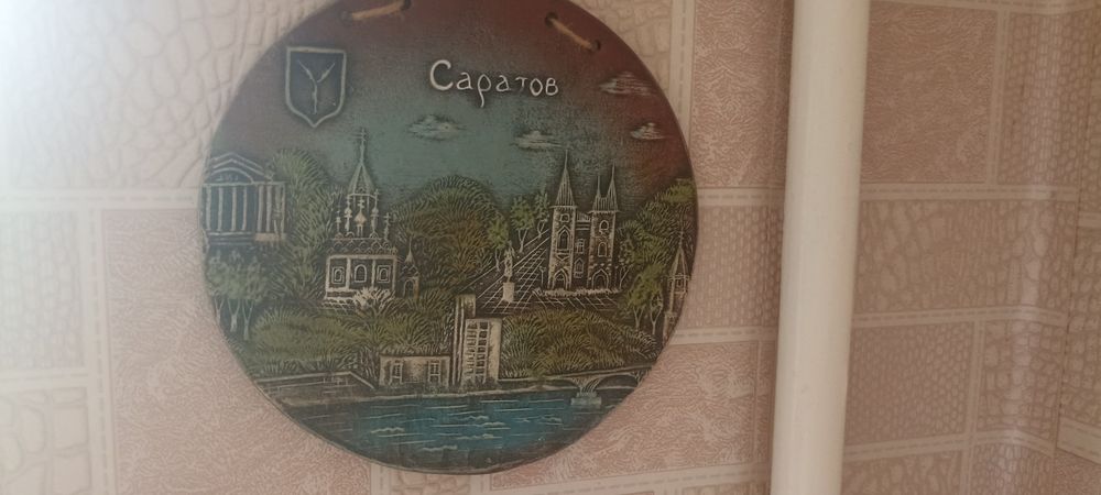 Зонт, колонки, лампы накаливания, панно, ваза, шприцы и другое