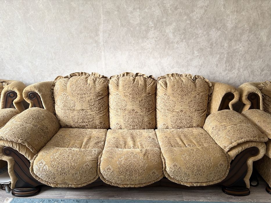 Продам диван в гостинную