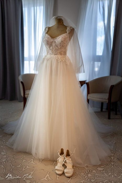 Rochie de mireasa Reya couture Iasi cadou accesoriu păr
