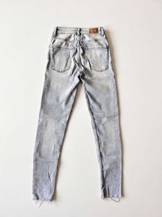 Светлосини дънки Bershka