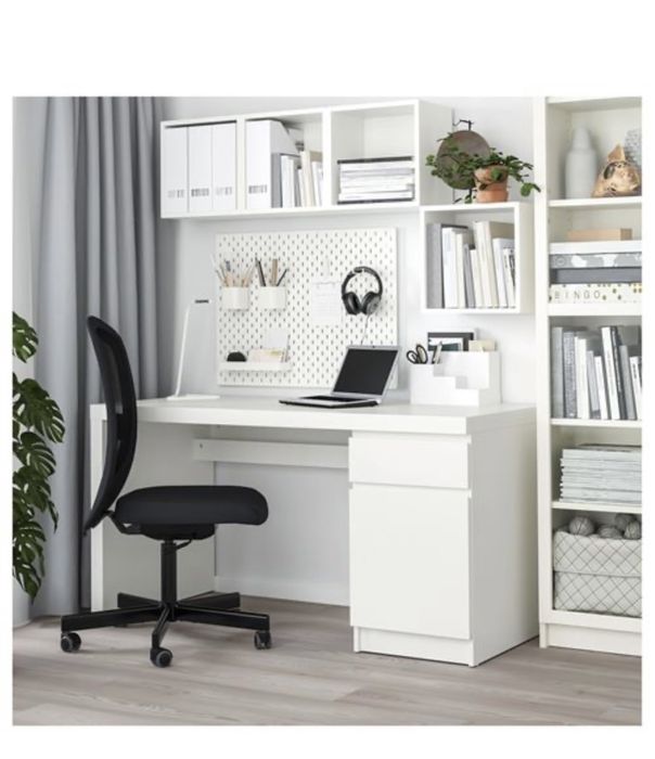 Письменный стол IKEA Malm