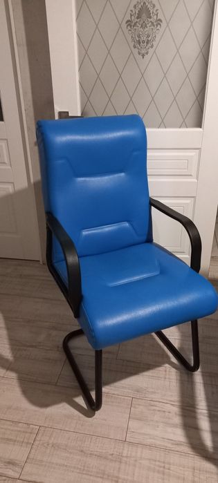 Продам кресло срочно.
