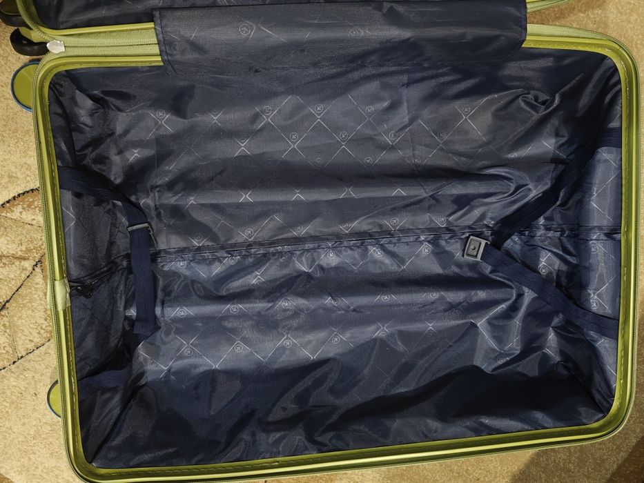 Продам чемодан в идеальном состоянии