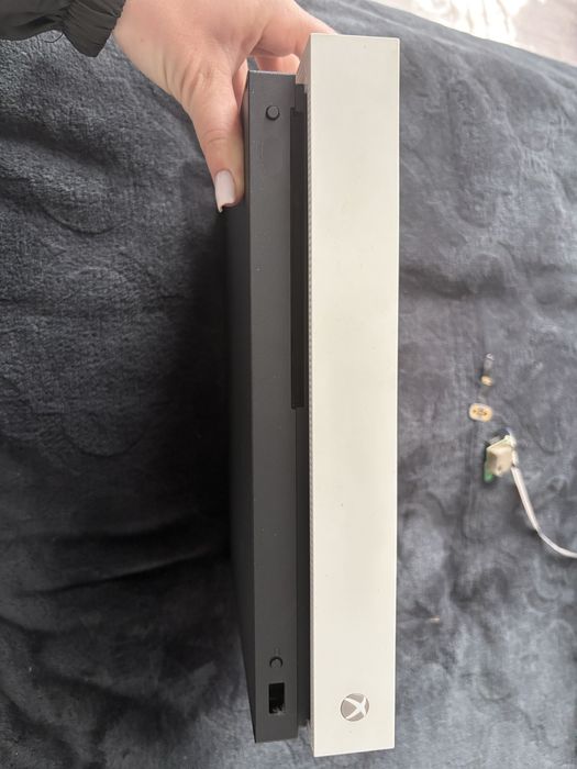 Продам Xbox one x