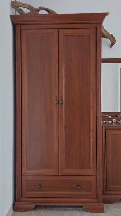 Диван спалня ,гардероб шкаф, бюро огледало, кухня, мебели - обзавежд