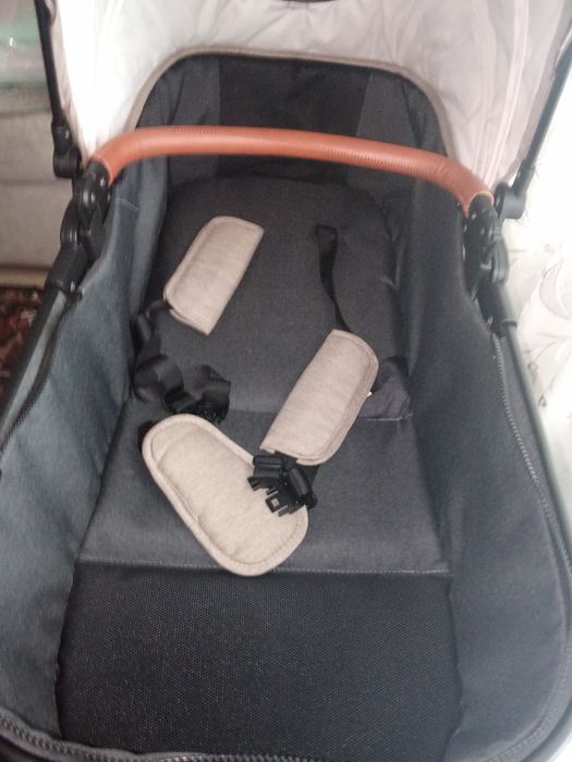 Коляска почти новая