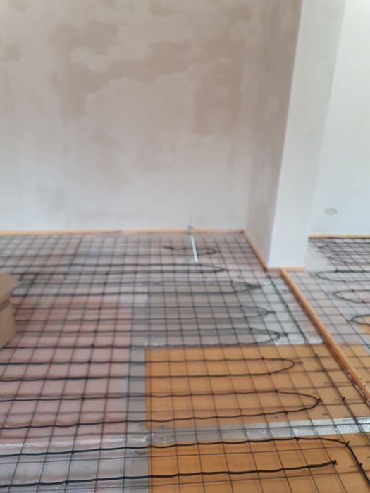 Sapa fluida de ipsos peste încălzire în pardoseala