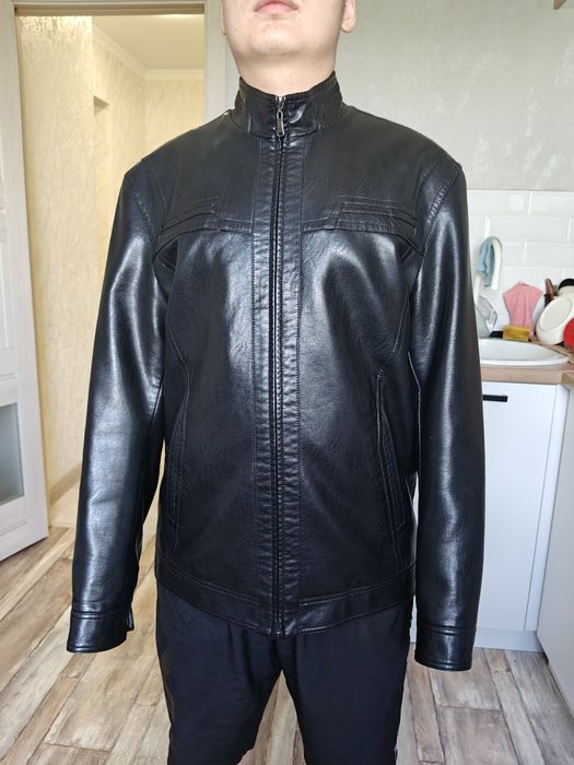 Кожаная куртка 54 размер.