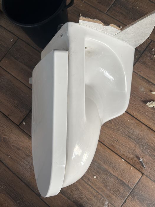 Навесной унитаз б/у Roca