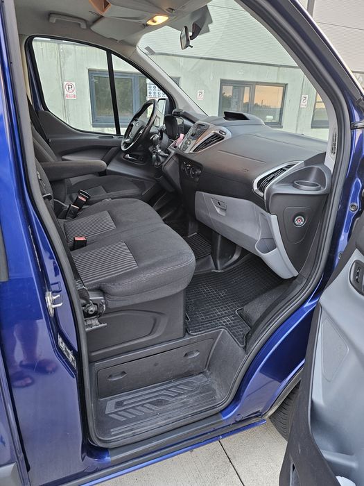 Inchirieri auto Rent a car microbuz Ford 8+1 locuri