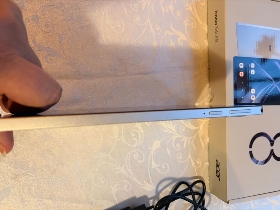 Нов Таблет / Tablet Acer Iconia A8 8,7 inch със зарядно