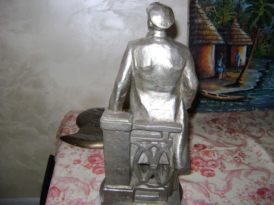 Метална скулптура пластика  от соца Ленин