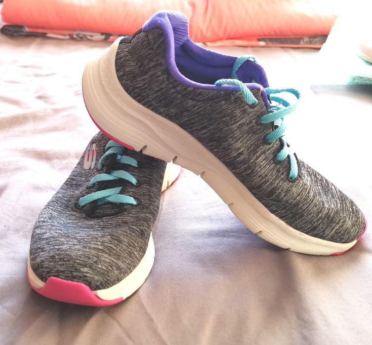 Adidasi Skechers ArchFit 35