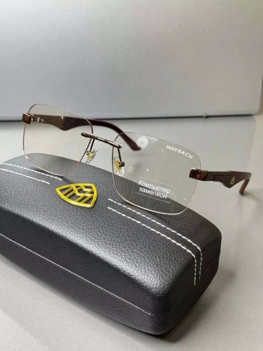 MAYBACh Kozoynak 3 tasi 1 da kompyuter va telefon quyoshda qorayadi