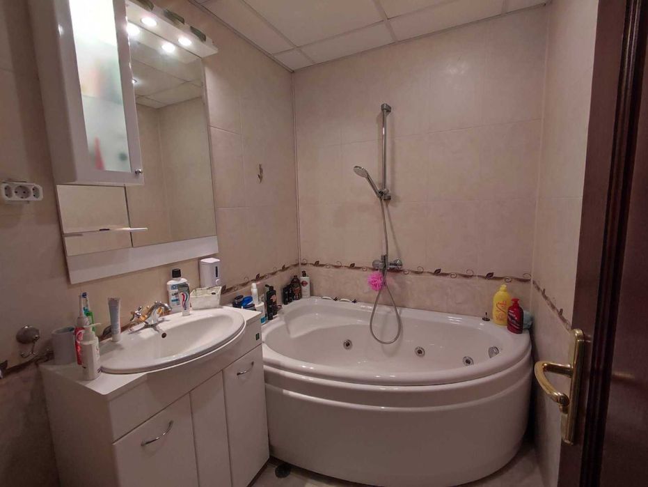 Дава се под наем Тристаен апартамент в Велико Търново, Колю Фичето - 100 кв.м за 398.82 € - Снимка #4