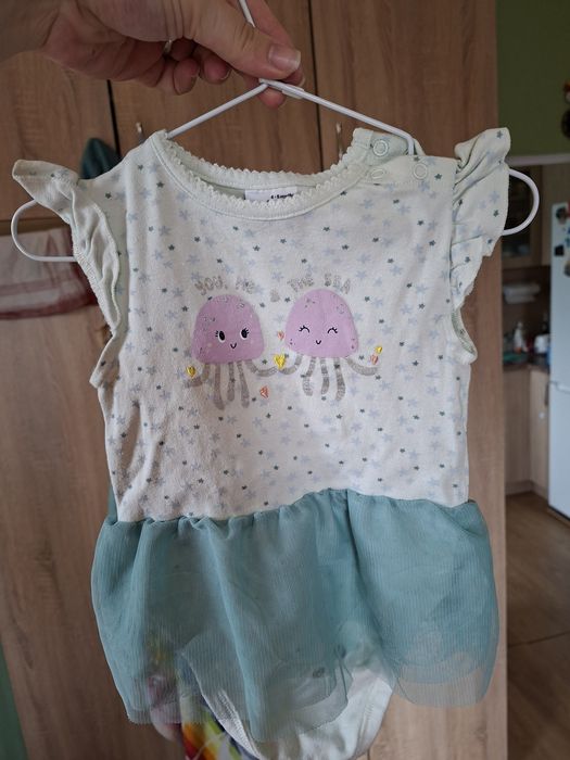 Продавам запазени дрехи  за момиче