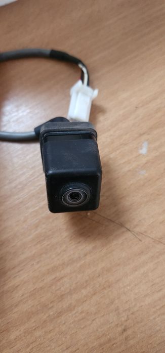 Продам оригинальную штатную камеру заднего вида