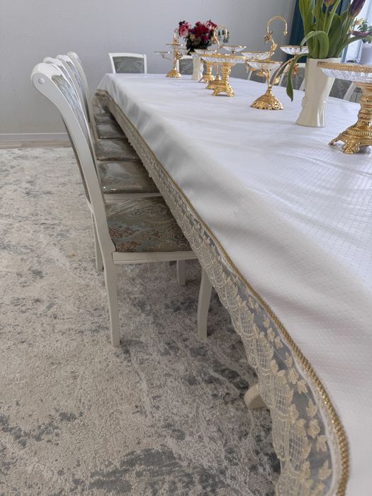 Гостиный стол+ 12 стулья