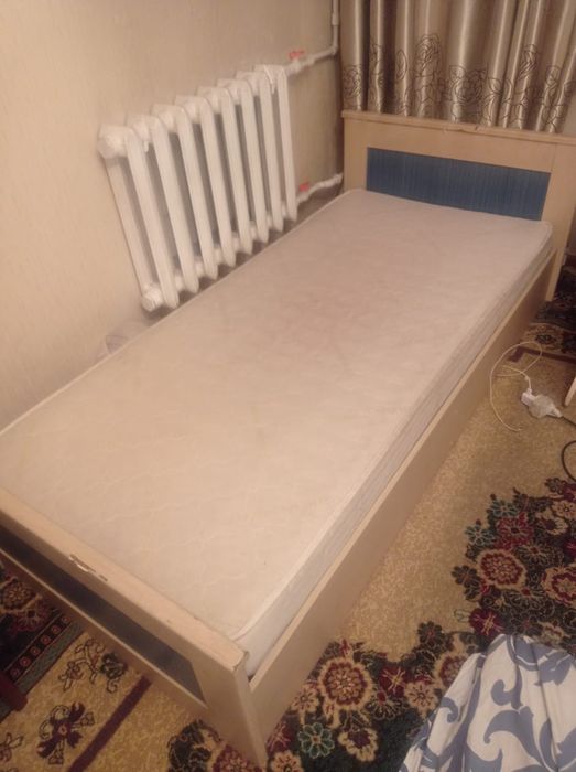 продам кровать с матрасом