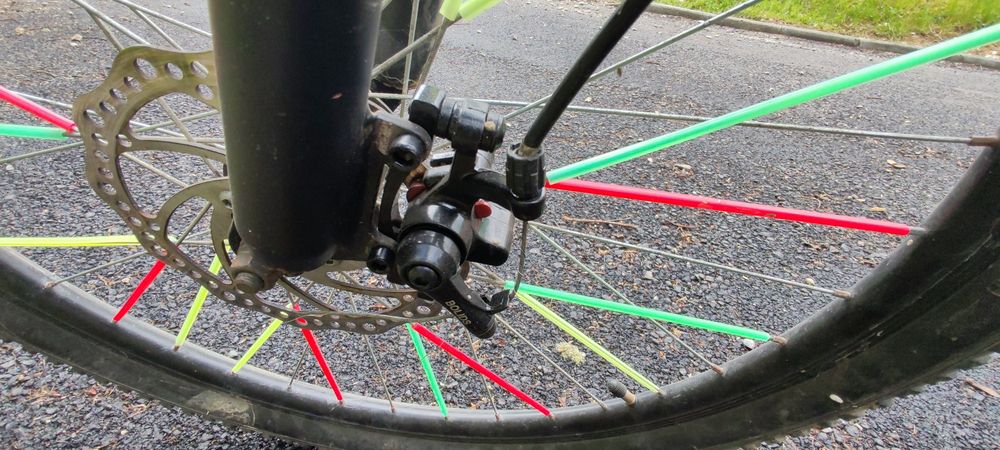 Vând bicicleta ca nouă