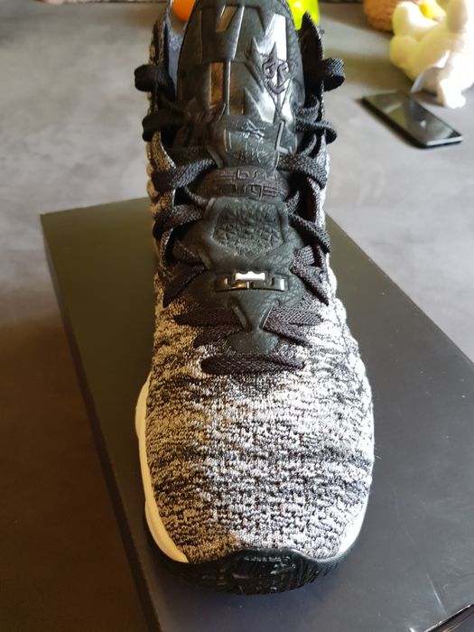 Vând Adidași Nike Lebron măr 41  stare excepțională