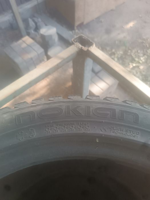 Продам шины R18 зимние