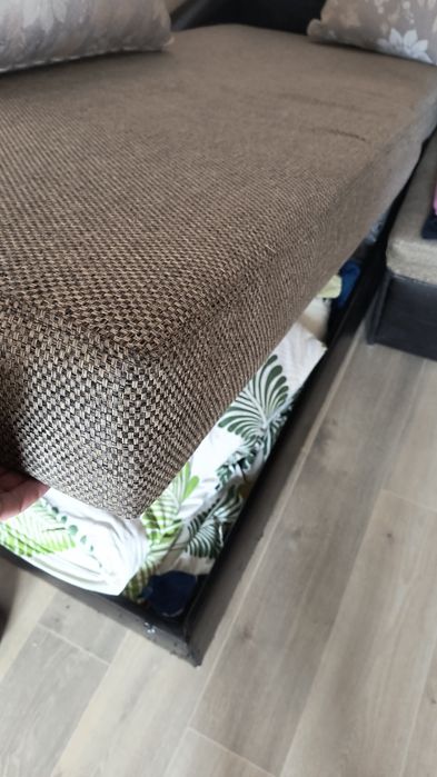 Ъглов диван с функция сън и ракла