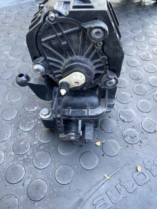 Всмукателен колектор с вихрови клапи дросел и егр N47C20A