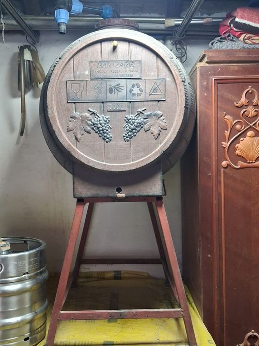 Butoi de vin 300L  din plastic alimentar