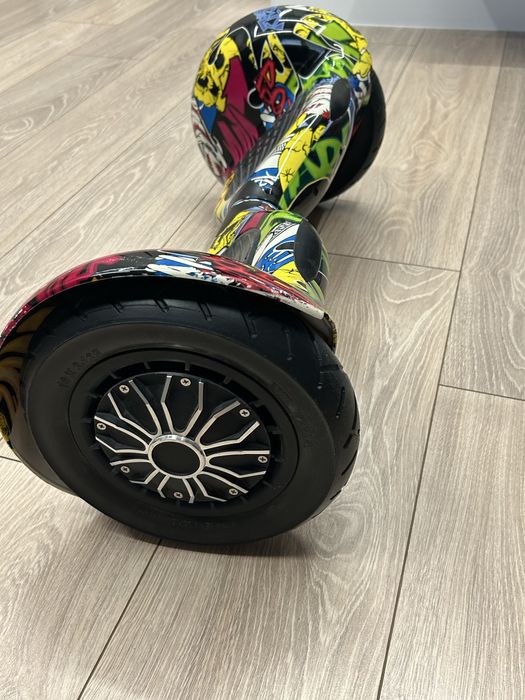 ⸻  Продам гироскутер 6.5” с ярким принтом (граффити)