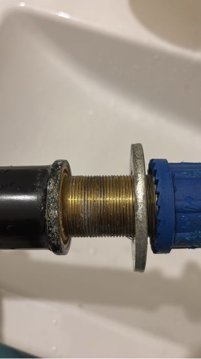 Смеситель и раковина