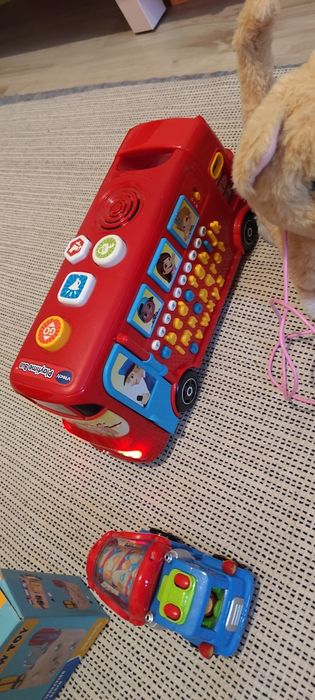 Buna! Jucarii in stare foarte buna, majoritatea Montessori, Vtech,  Fisher price, Lego duplo.
Predare in Popesti Leordeni/metrou Bucuresti sau predare