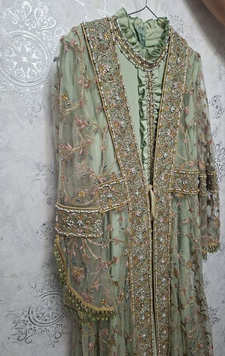 Kelinchaklar uchun ansanbil libos.