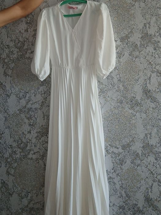 Платье вечернее продам размеры 42(S) одевала 1-2раза