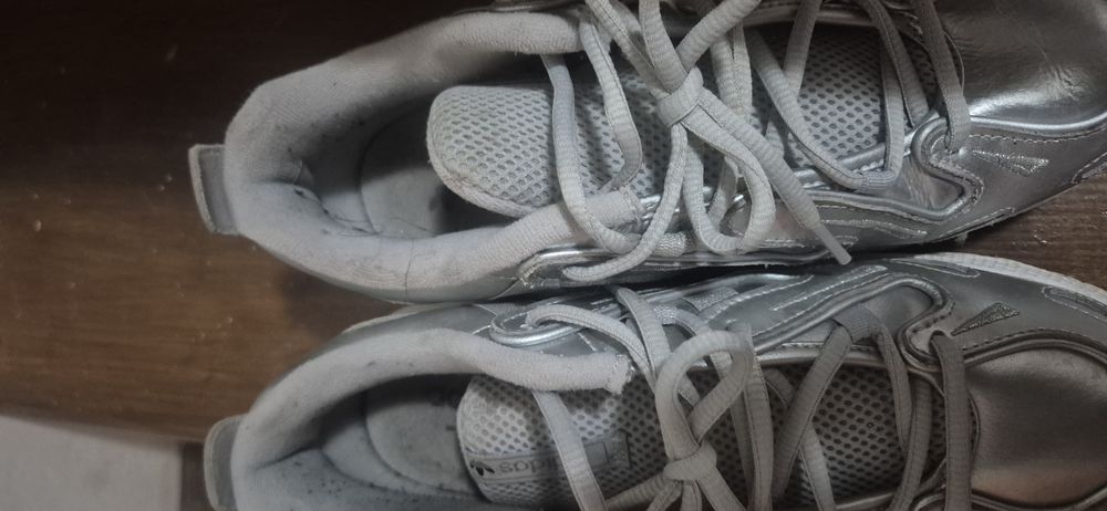 Адидас в сребристо