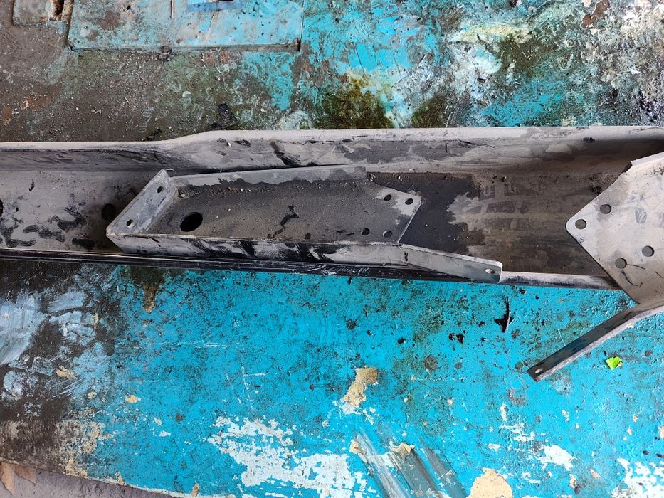 Продам брус задний бампер мангал