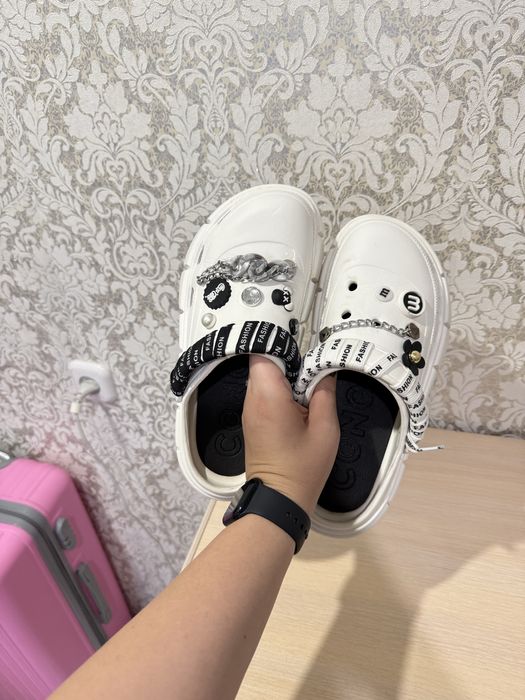 Кроксы с джибитсами 4000тг