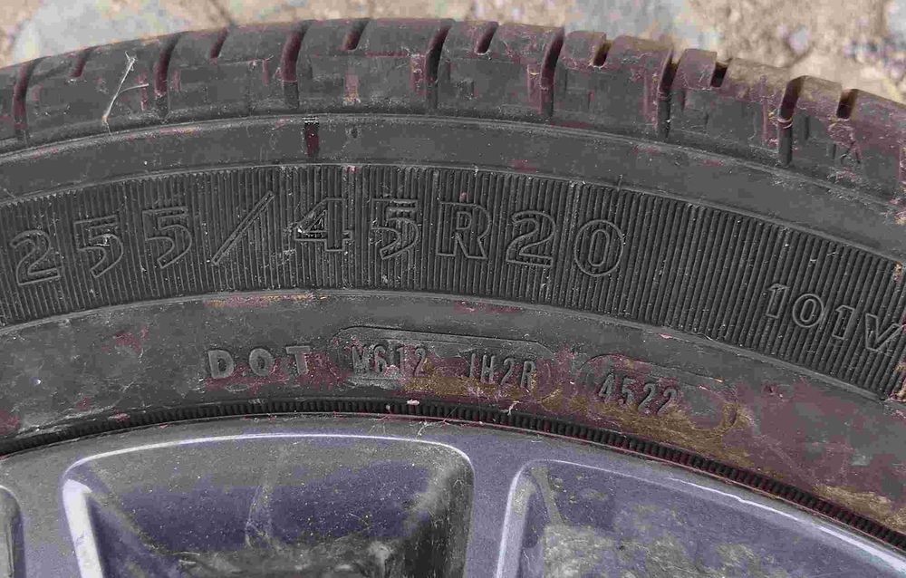 Джанти ENKEI 20" с всесезонни гуми Goodyear