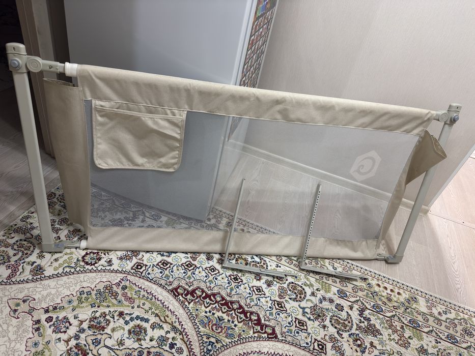 Продам защитный бортик для кровати