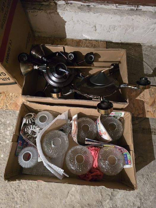 Lustre 2 bucăți vechi 400 lei