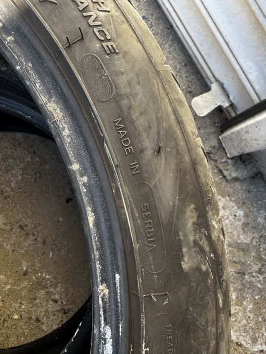 Гуми  245 / 40  / 19