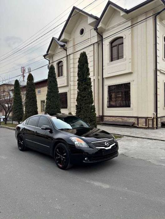NIssan Altima (ideal)