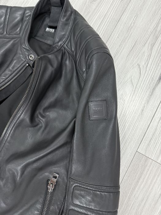 OFERTA//OFERTA vand  geaca hugo boss