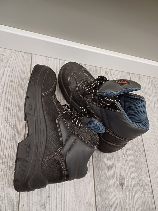 Bocanci de munte și de iarna