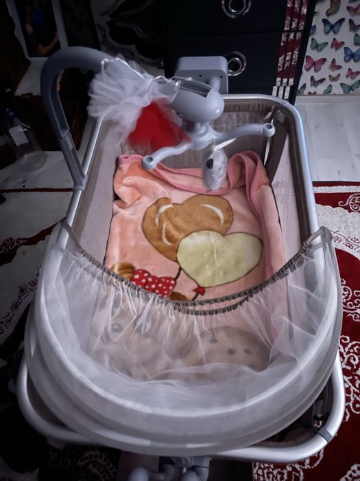 Patut electric foarte putin folosit are functi de leganat muzica de adirmit copii si blututh