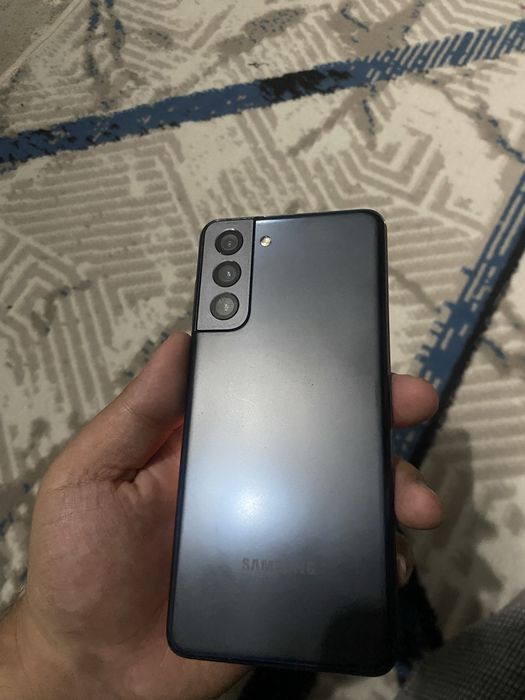 iPhone 11 128GB black. Samsung Galaxy S21 5G 256GB